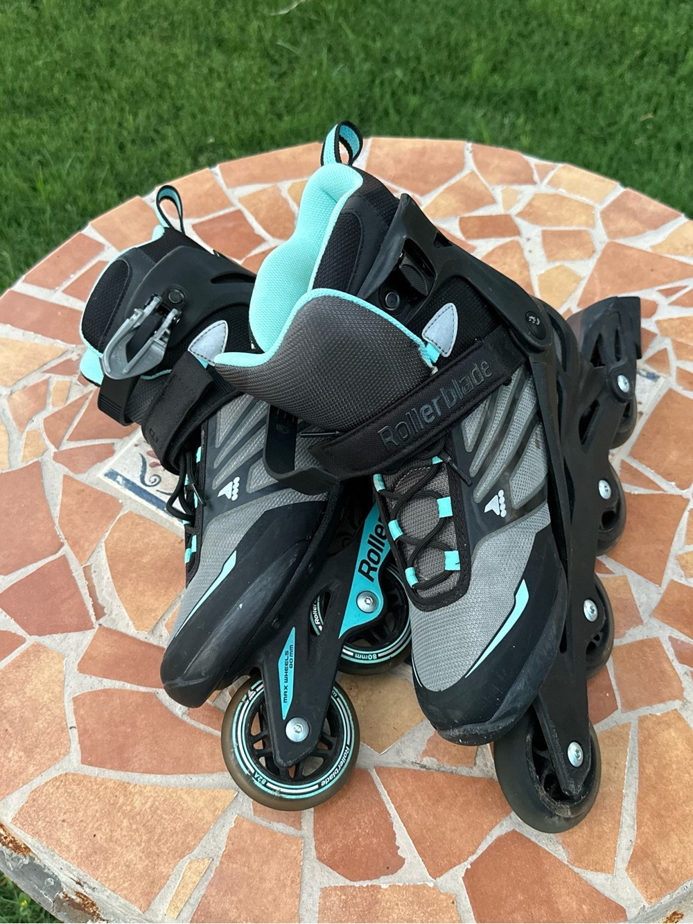 Rollerblade Zetrablade Women’s Inline Skates – Black/Light Blue